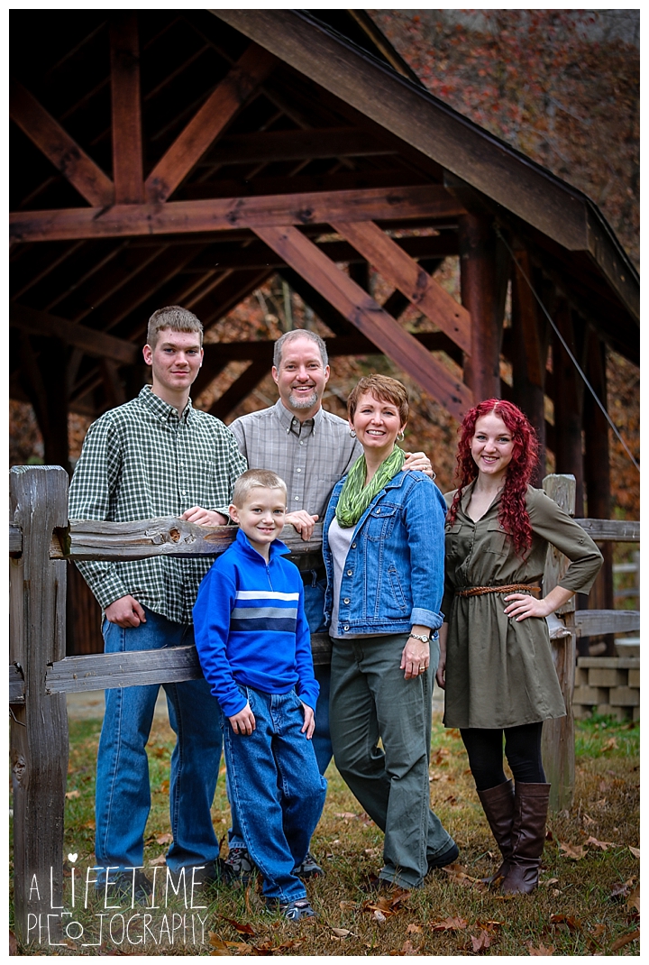 bear-creek-crossing-cabins-family-photographer-gatlinburg-pigeon-forge-knoxville-sevierville-dandridge-seymour-smoky-mountains-townsend-photos-session-professional_0063