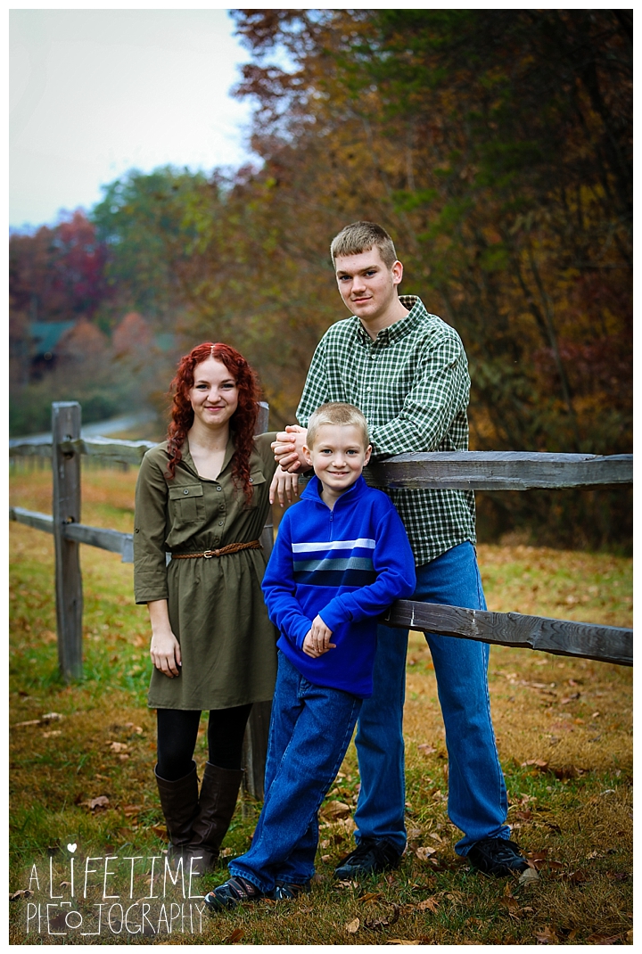 bear-creek-crossing-cabins-family-photographer-gatlinburg-pigeon-forge-knoxville-sevierville-dandridge-seymour-smoky-mountains-townsend-photos-session-professional_0065