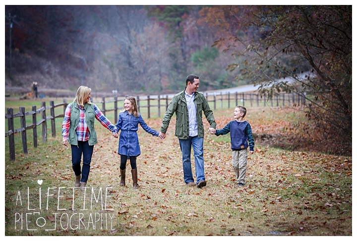 bear-creek-crossing-cabins-family-photographer-gatlinburg-pigeon-forge-knoxville-sevierville-dandridge-seymour-smoky-mountains-townsend-photos-session-professional_0067