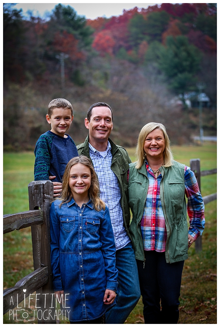 bear-creek-crossing-cabins-family-photographer-gatlinburg-pigeon-forge-knoxville-sevierville-dandridge-seymour-smoky-mountains-townsend-photos-session-professional_0068