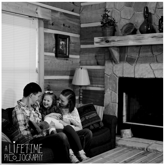 Cabin-in-the-Smoky-Mountains-Sevierville-Gatlinburg-Pigeon-Forge-Photographer-kids-anniversary-1