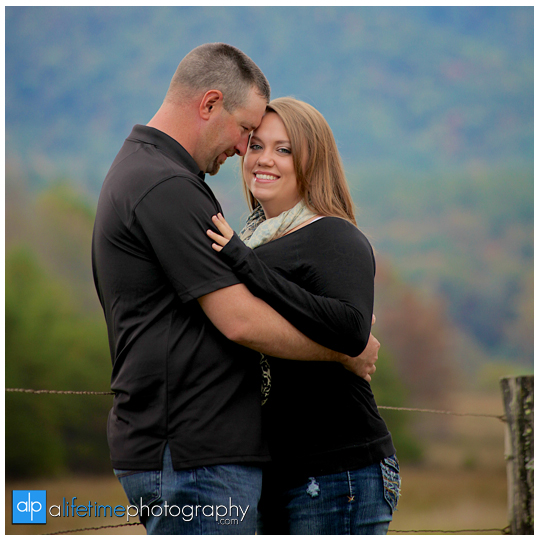 Cades-Cove-Family-Photograher-in-Townsend-TN-Couples-Kids-Photography-deer-wildlife-Smoky-Mountains-Session-Pictures-Gatlinburg-Pigeon-Forge-7