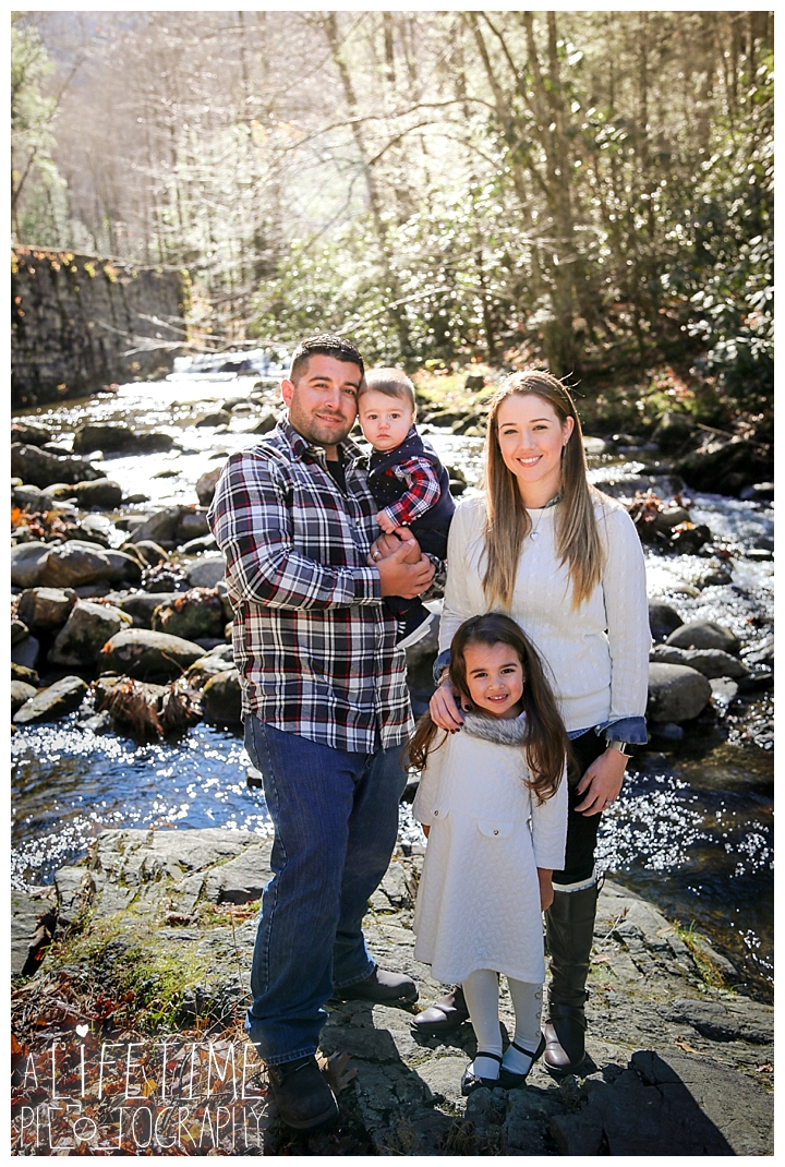 cades-cove-family-photographer-gatlinburg-pigeon-forge-knoxville-sevierville-dandridge-seymour-smoky-mountains-townsend-photos-session-professional-maryville_0117