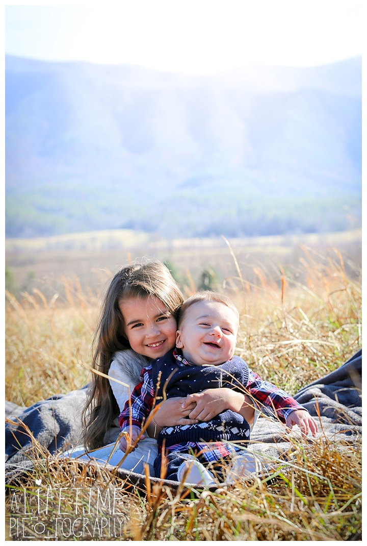 cades-cove-family-photographer-gatlinburg-pigeon-forge-knoxville-sevierville-dandridge-seymour-smoky-mountains-townsend-photos-session-professional-maryville_0118