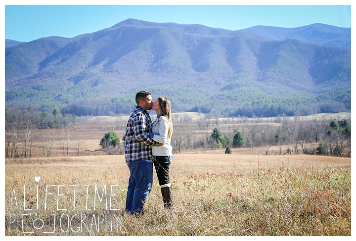 cades-cove-family-photographer-gatlinburg-pigeon-forge-knoxville-sevierville-dandridge-seymour-smoky-mountains-townsend-photos-session-professional-maryville_0122