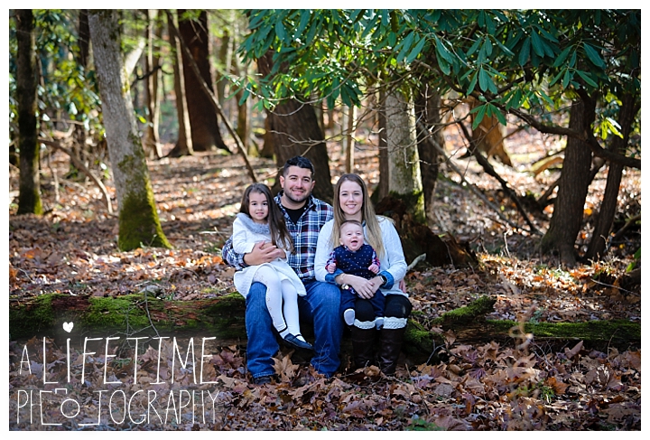 cades-cove-family-photographer-gatlinburg-pigeon-forge-knoxville-sevierville-dandridge-seymour-smoky-mountains-townsend-photos-session-professional-maryville_0123