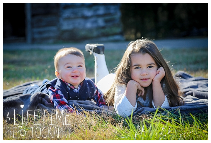 cades-cove-family-photographer-gatlinburg-pigeon-forge-knoxville-sevierville-dandridge-seymour-smoky-mountains-townsend-photos-session-professional-maryville_0128