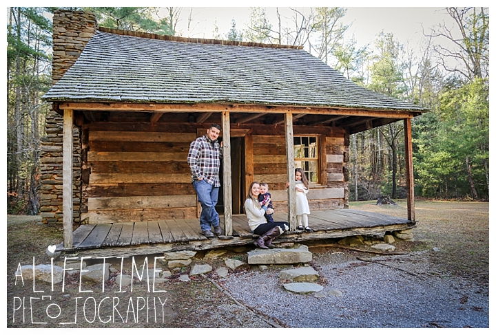 cades-cove-family-photographer-gatlinburg-pigeon-forge-knoxville-sevierville-dandridge-seymour-smoky-mountains-townsend-photos-session-professional-maryville_0130