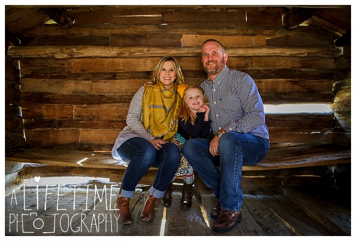 cades-cove-family-photographer-gatlinburg-pigeon-forge-knoxville-sevierville-dandridge-seymour-smoky-mountains-townsend-photos-session-professional-maryville_0139