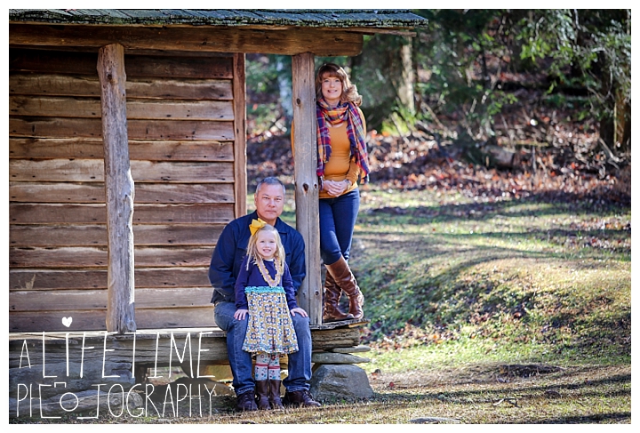 cades-cove-family-photographer-gatlinburg-pigeon-forge-knoxville-sevierville-dandridge-seymour-smoky-mountains-townsend-photos-session-professional-maryville_0140