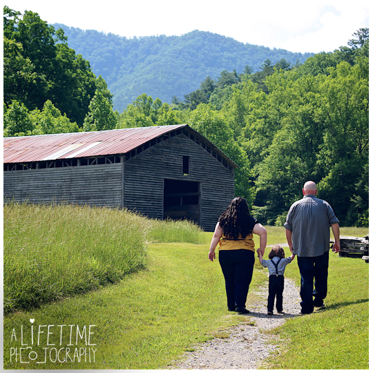 Cades-Cove-Family-Photographer-Kids-Gatlinburg-Smoky-Mountains-National-Park-Portraits-Session-Pigeon-Forge-Sevierville-Seymour-Knoxville-TN-11