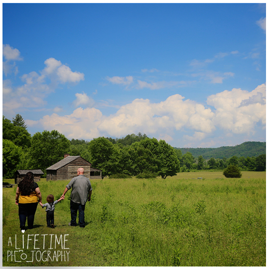 Cades-Cove-Family-Photographer-Kids-Gatlinburg-Smoky-Mountains-National-Park-Portraits-Session-Pigeon-Forge-Sevierville-Seymour-Knoxville-TN-14