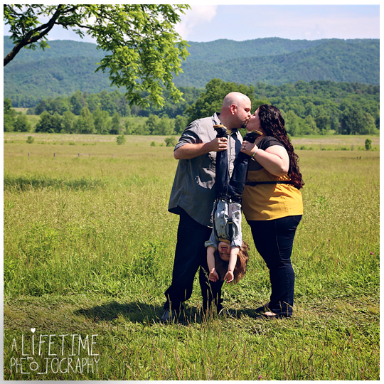 Cades-Cove-Family-Photographer-Kids-Gatlinburg-Smoky-Mountains-National-Park-Portraits-Session-Pigeon-Forge-Sevierville-Seymour-Knoxville-TN-15