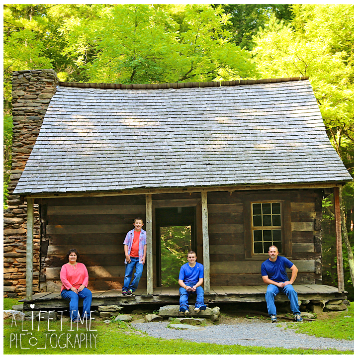 Cades-Cove-Family-Photographer-Knoxville-gatlinburg-Pigeon-Forge-Townsend-Sevierville-Smoky-Mountains-National-Park-GSMNP-10