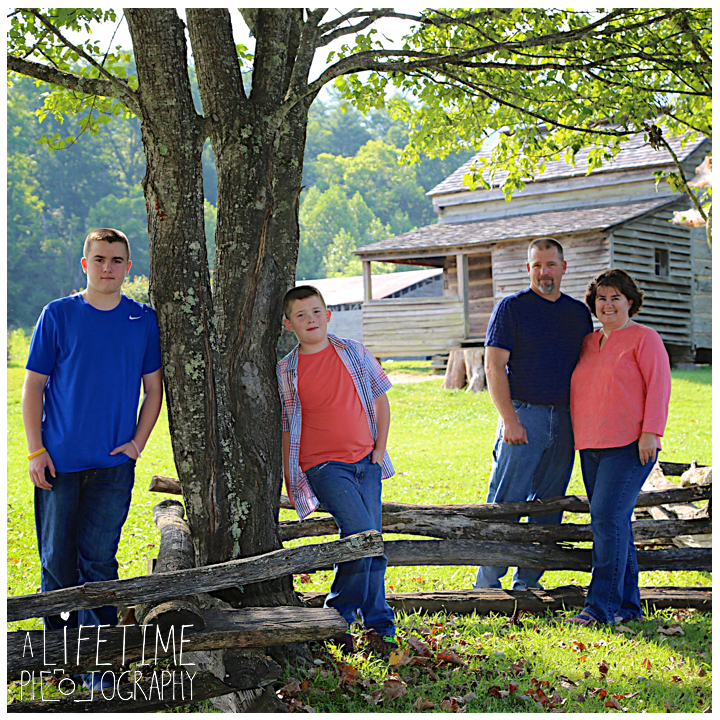 Cades-Cove-Family-Photographer-Knoxville-gatlinburg-Pigeon-Forge-Townsend-Sevierville-Smoky-Mountains-National-Park-GSMNP-4