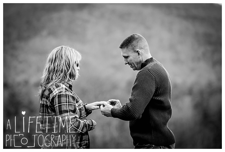 cades-cove-family-photographer-proposal-engagement-gatlinburg-pigeon-forge-knoxville-sevierville-dandridge-seymour-smoky-mountains-townsend-photos-session-professional-maryville_0148