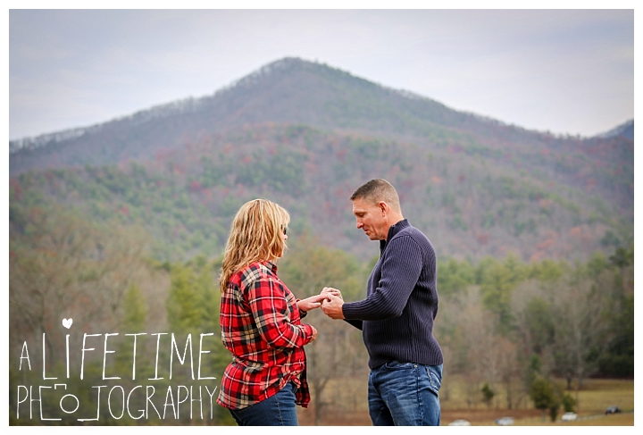cades-cove-family-photographer-proposal-engagement-gatlinburg-pigeon-forge-knoxville-sevierville-dandridge-seymour-smoky-mountains-townsend-photos-session-professional-maryville_0149