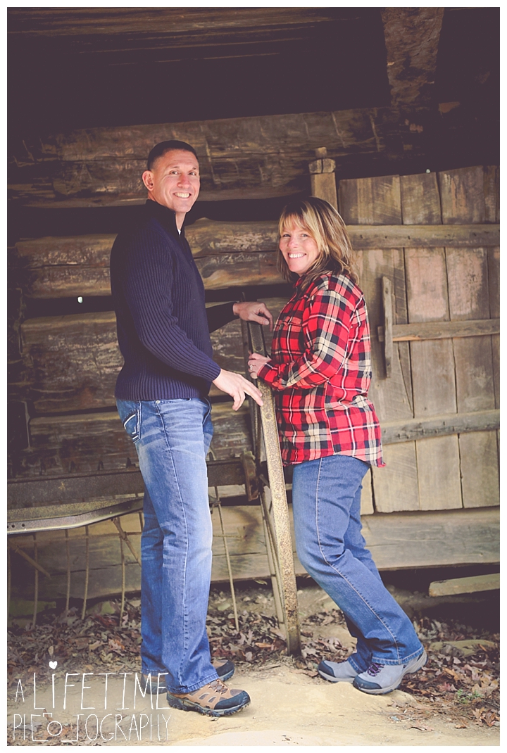 cades-cove-family-photographer-proposal-engagement-gatlinburg-pigeon-forge-knoxville-sevierville-dandridge-seymour-smoky-mountains-townsend-photos-session-professional-maryville_0160