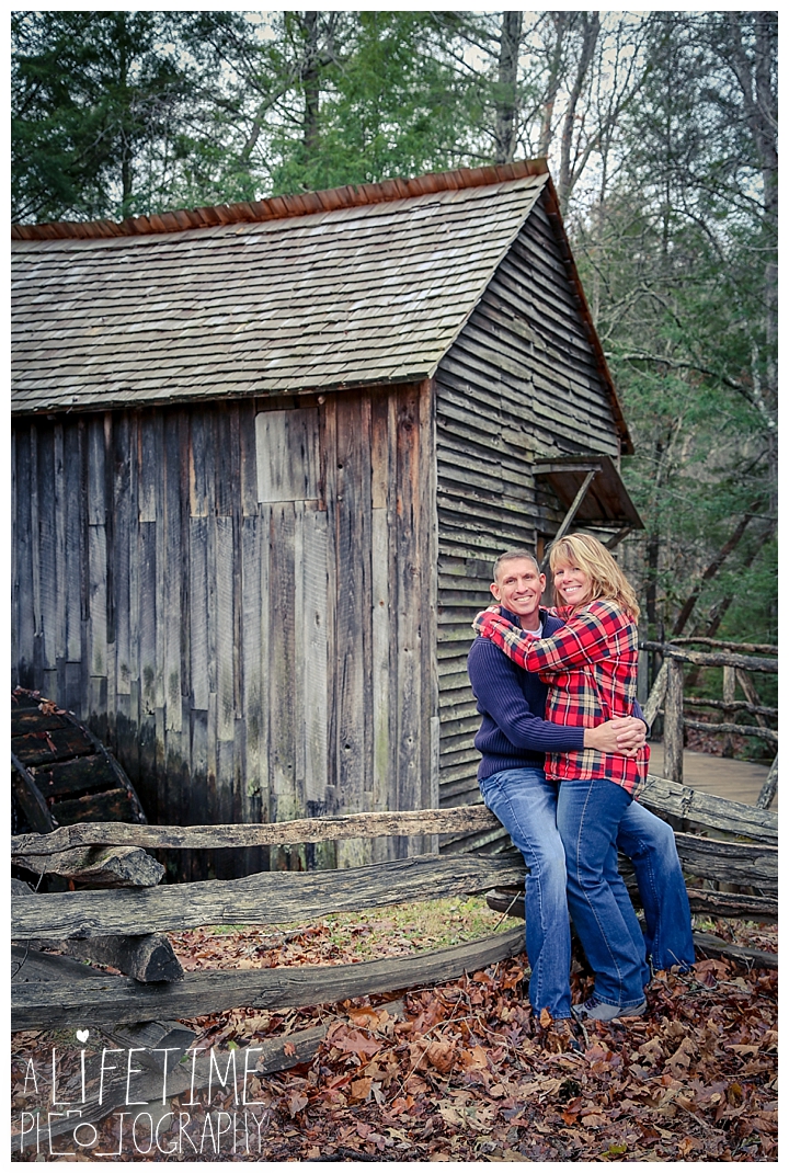 cades-cove-family-photographer-proposal-engagement-gatlinburg-pigeon-forge-knoxville-sevierville-dandridge-seymour-smoky-mountains-townsend-photos-session-professional-maryville_0161