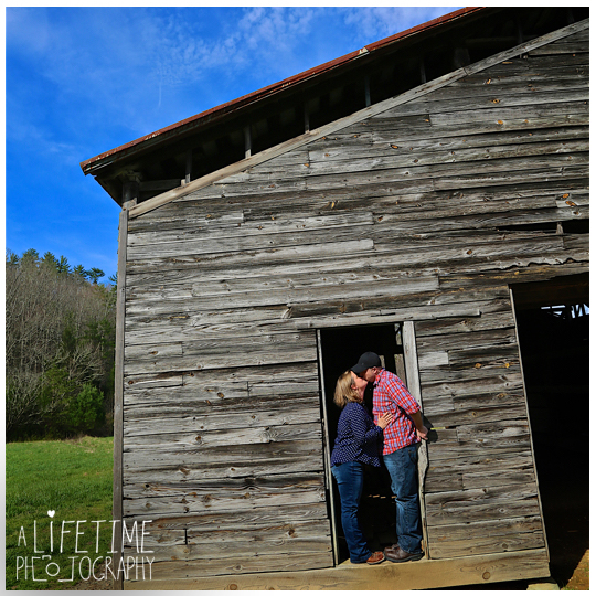 Cades-Cove-Marriage-proposal-Photographer-Gatlinburg-Pigeon-Forge-Knoxville-TN-Smoky-Mountains-River-14