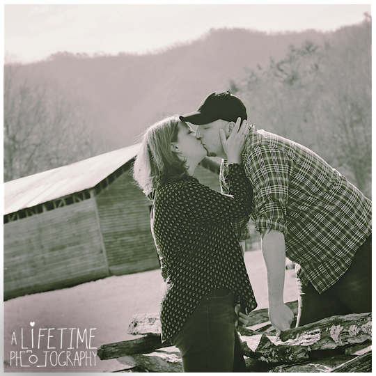 Cades-Cove-Marriage-proposal-Photographer-Gatlinburg-Pigeon-Forge-Knoxville-TN-Smoky-Mountains-River-16