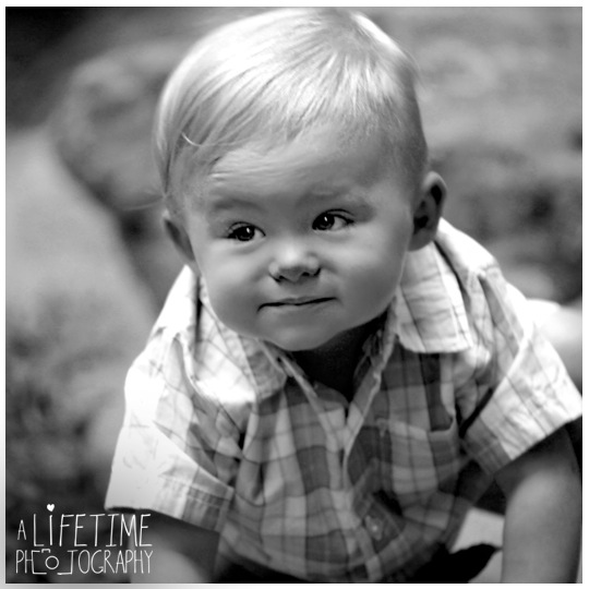 Child-kids-one Year-old-family-photographer-Gatlinburg-Knoxville-Pigeon-Forge-Sevierville-Seymour-Maryville-photographer-smoky-Mountains-6