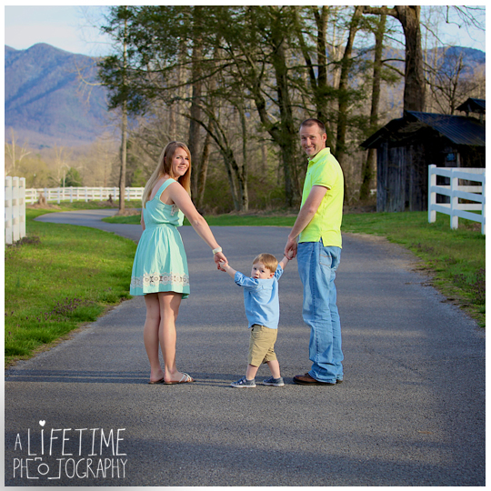Cosby-Sevierville-Pigeon-Forge-Gatlinburg-Seymour-Kodak-Maryville-TN-Photographer-Family-Easter-Spring-Mountain-View-Photography-kids-bunny-rabbit-5