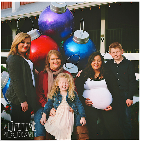 Dixie-Stampede-Engagement-Family-Photographer-Maternity-Patriot-Park-Pigeon-Forge-Gatlinburg-Sevierville-Photos-Christmas-8jpeg