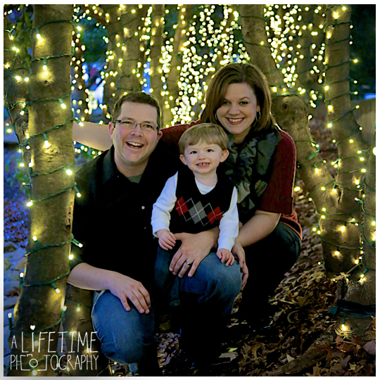 Downtown-Knoxville-Family-Photographer-Christmas-Krutch-Park-Market-Square-12