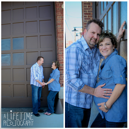 Downtown-Knoxville-Maternity-Photographer-market-square-family-photography-urban-setting-expecting-mother-pregnancy-pictures-maryville-Seymour-Sevierville-Pigeon-Forge-Gatlinburg-Clinton-Powell-11