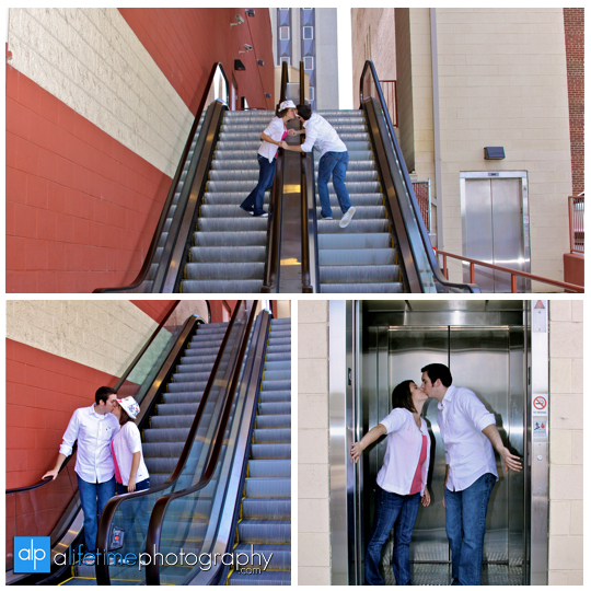 Downtown_Knoxville_Engagement_Couple_Photographer-Photography_market_Square