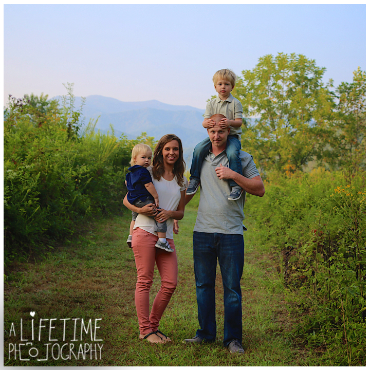 Emerts-Cove-Family-Photographer-Smoky-Mountains-Gatlinburg-Pigeon-Forge-Knoxville-Session-Pictures-kids-portraits-1