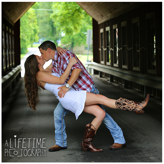 Engagement-Photographer-Couples-Family-Pictures-in-the-Smoky-Mountains-Gatlinburg-Pigeon-Forge-Knoxville-Sevierville-Seymour-Dandridge-6