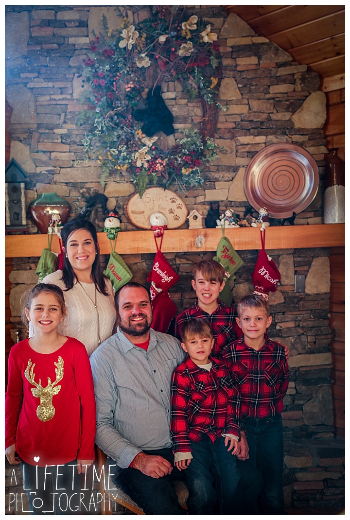 Family Cabin Photographer Gatlinburg-Pigeon-Forge-Knoxville-Sevierville-Dandridge-Seymour-Smoky-Mountains-Townsend-Photos-Greenbriar Session-Professional-Maryville_0254