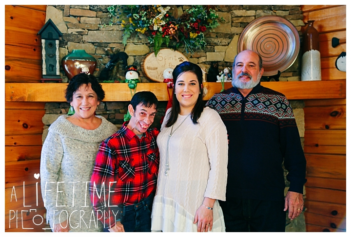 Family Cabin Photographer Gatlinburg-Pigeon-Forge-Knoxville-Sevierville-Dandridge-Seymour-Smoky-Mountains-Townsend-Photos-Greenbriar Session-Professional-Maryville_0257