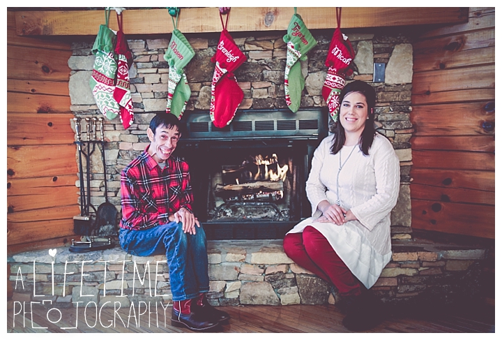Family Cabin Photographer Gatlinburg-Pigeon-Forge-Knoxville-Sevierville-Dandridge-Seymour-Smoky-Mountains-Townsend-Photos-Greenbriar Session-Professional-Maryville_0258