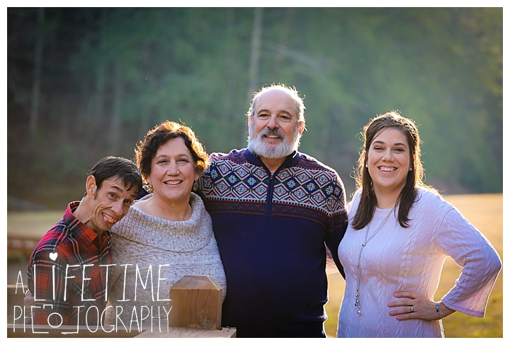 Family Cabin Photographer Gatlinburg-Pigeon-Forge-Knoxville-Sevierville-Dandridge-Seymour-Smoky-Mountains-Townsend-Photos-Greenbriar Session-Professional-Maryville_0266
