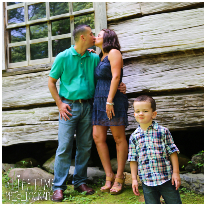 Family-Knoxville-Photographer-Smoky-Mountain-Gatlinburg-TN-Pigeon-Forge-Dandridge-Townsend-Vacation-things-to-do-kids-19