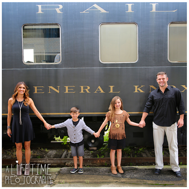 Family-Knoxville-Photographer-Southern-Railway-Staton-Downtown-Train-Kids-station-1