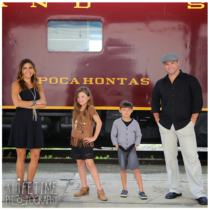 Family-Knoxville-Photographer-Southern-Railway-Staton-Downtown-Train-Kids-station-12