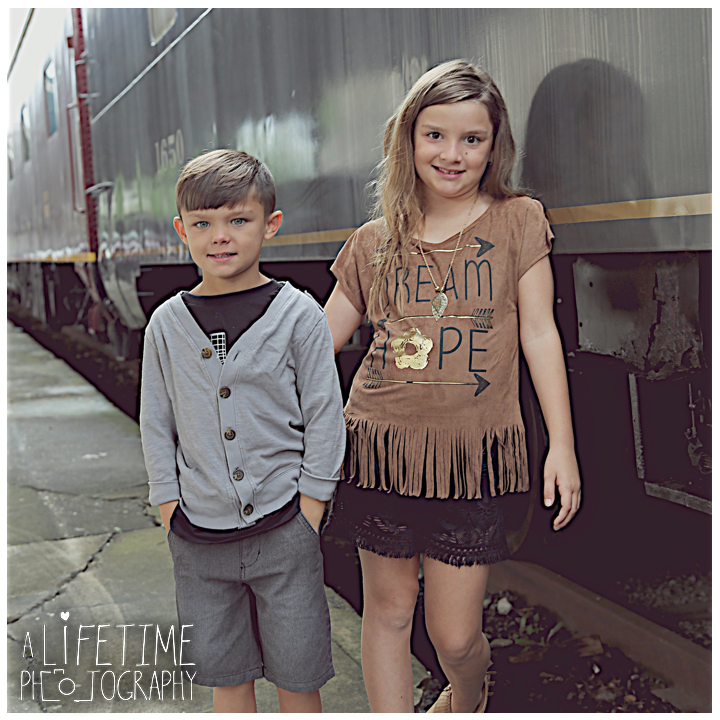 Family-Knoxville-Photographer-Southern-Railway-Staton-Downtown-Train-Kids-station-4