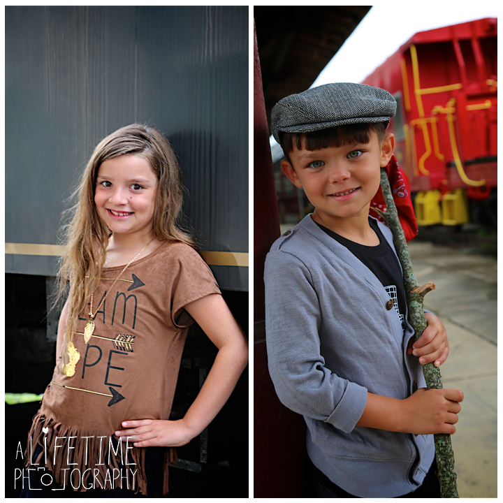 Family-Knoxville-Photographer-Southern-Railway-Staton-Downtown-Train-Kids-station-6