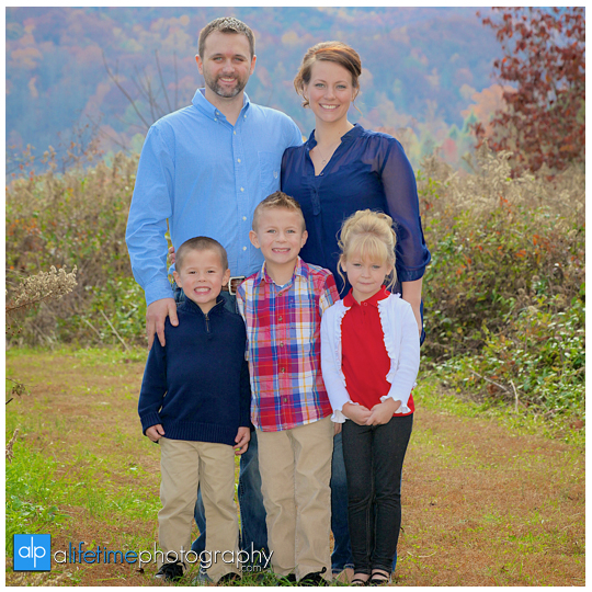 Family-Photographer-in-Gatlinburg-Pigeon-Forge-Pittman-Center-Wears-Valley-Knoxville-Smoky-Mountains-Emerts-Cove-Covered-Bridge-1