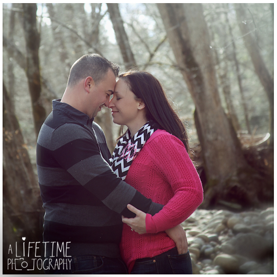 Family-Photographer-in-Gatlinburg-TN-Smoky-Mountains-Emerts-Cove-Covered-Bridge-Pigeon-Forge-10