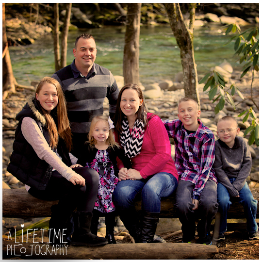 Family-Photographer-in-Gatlinburg-TN-Smoky-Mountains-Emerts-Cove-Covered-Bridge-Pigeon-Forge-11