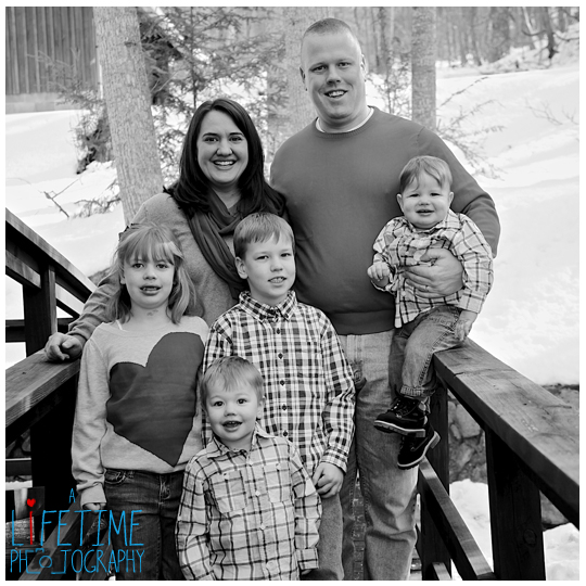 Family Photographer in Townsend TN Snow Winter Session Kids Photography Knoxville Gatlinburg Pigeon Forge Sevierville Vacation-5