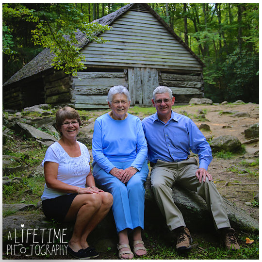 Family-Photographer-in-the-Great-Smokies-National-Park-Gatlinburg-Knoxville-TN-Pigeon-Forge-Townsend-Seymour-Wears-Valley-3