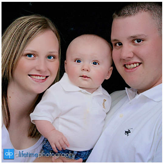 Family-Photographer-studio-indoor-Photographers-in-tri_Cities-Babies-newborn-kids-photography-Piney-Flats-Bristol-Bluff-City-Kingsport-Johnson-City-Knoxville-Pigeon-Forge-Gatlinburg-Sevierville-Chattanooga-Asheville-NC_3