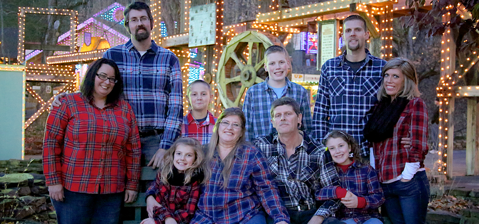 The Delozier Family | Dollywood Christmas | Pigeon Forge, TN Photographer
