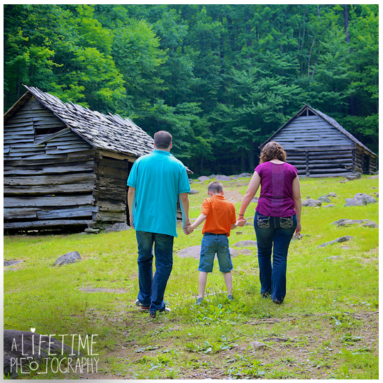 Family-Vacation-Photos-in-Gatlinburg-Pigeon-Forge-Smoky-Mountains-National-Park-Sevierville-TN-Knoxville-Photographer-Family-Photos-Session-photo-shoot-kids-photography-7